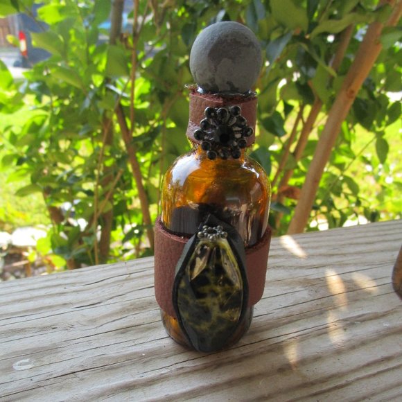 Halloween Amber Glass Decoration potion bottle - Picture 1 of 1